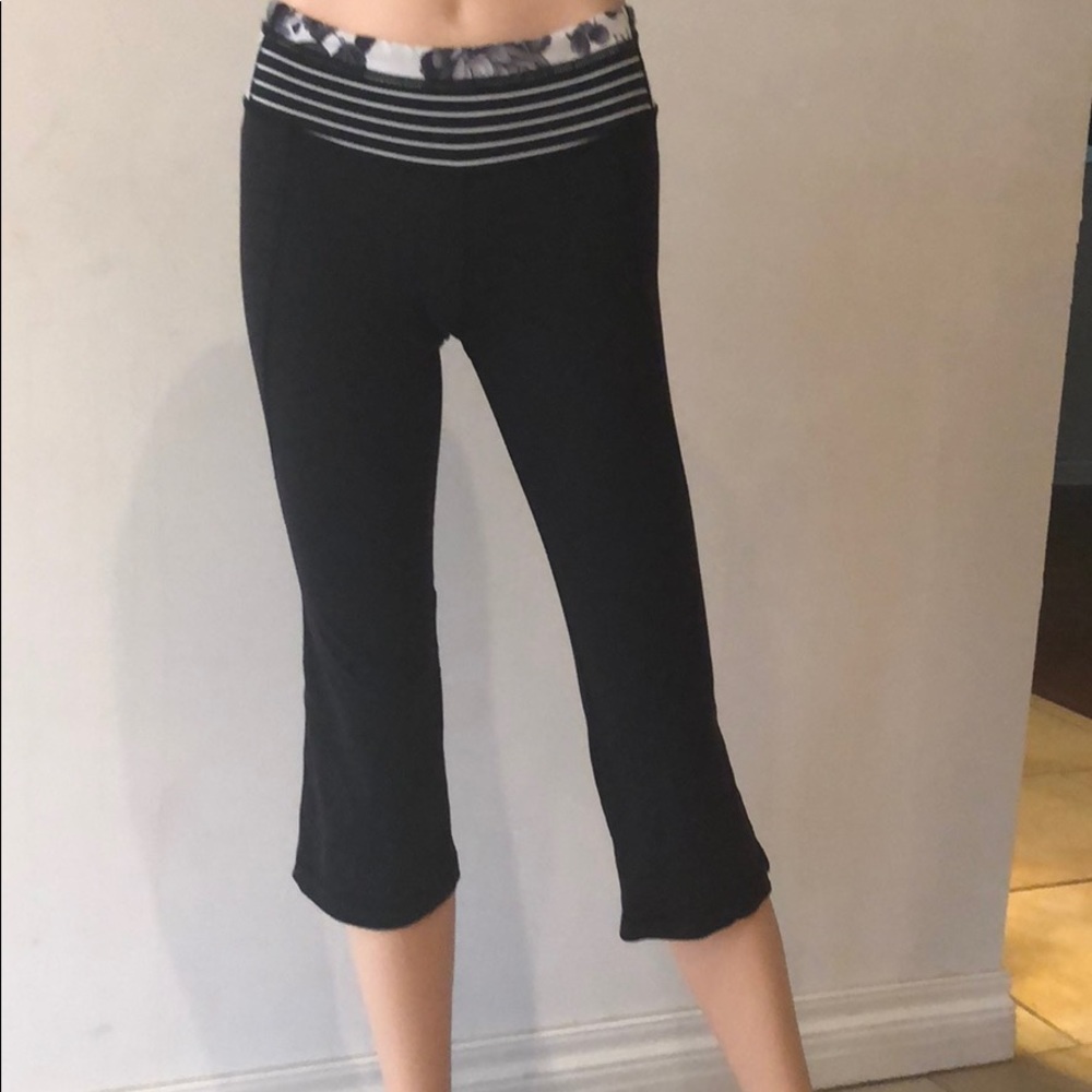 Lululemon Black Capri yoga pants